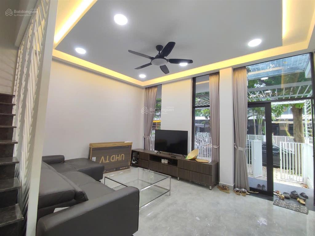 Chính chủ cần bán gấp nhà phố citi bella 2, đã có sổ  giá 10 tỷ  cát lái, q2   0938 783 ***