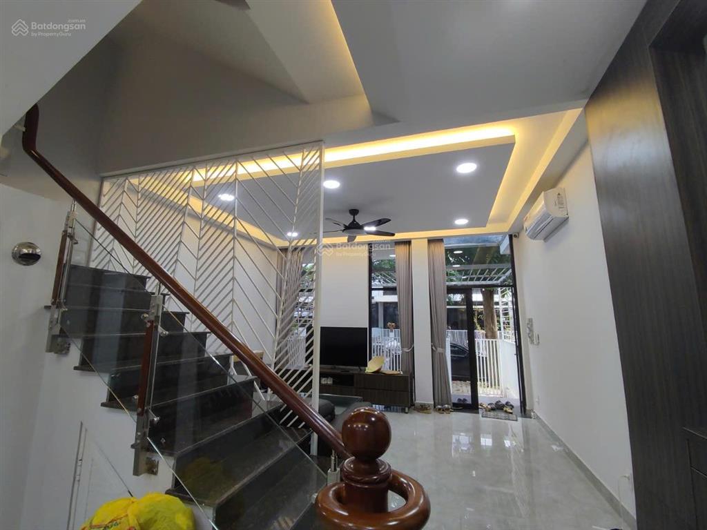 Chính chủ cần bán gấp nhà phố 1trệt 2 lầu citi bella 2, sổ hồng  giá 10 tỷ  q2   0938 783 ***