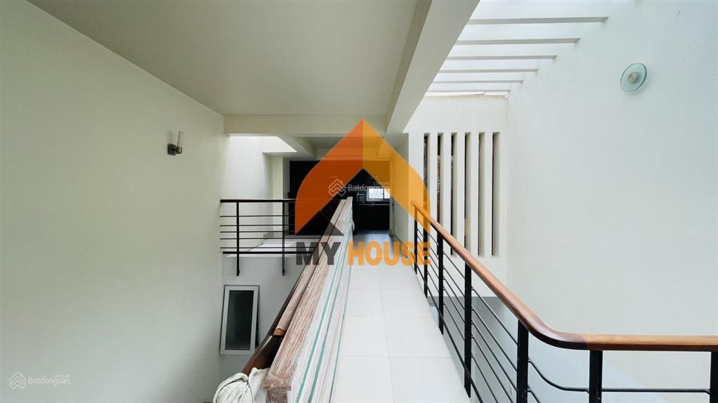 Nhà phố đẹp tuyệt trần sau metro  ap