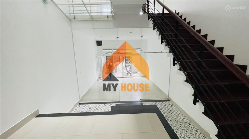 Nhà phố đẹp tuyệt trần sau metro  ap