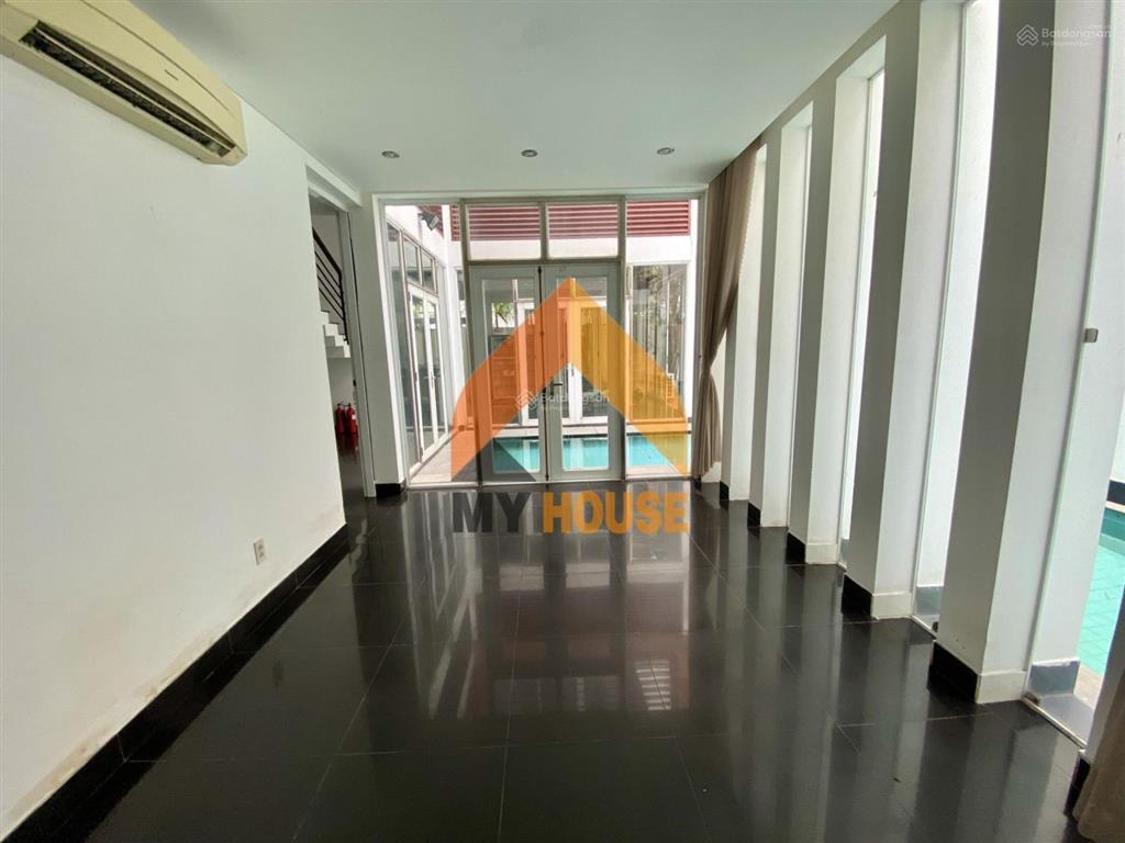 Villa 1000 điểm không có nhưng toạ lạc tt thảo điền  q2