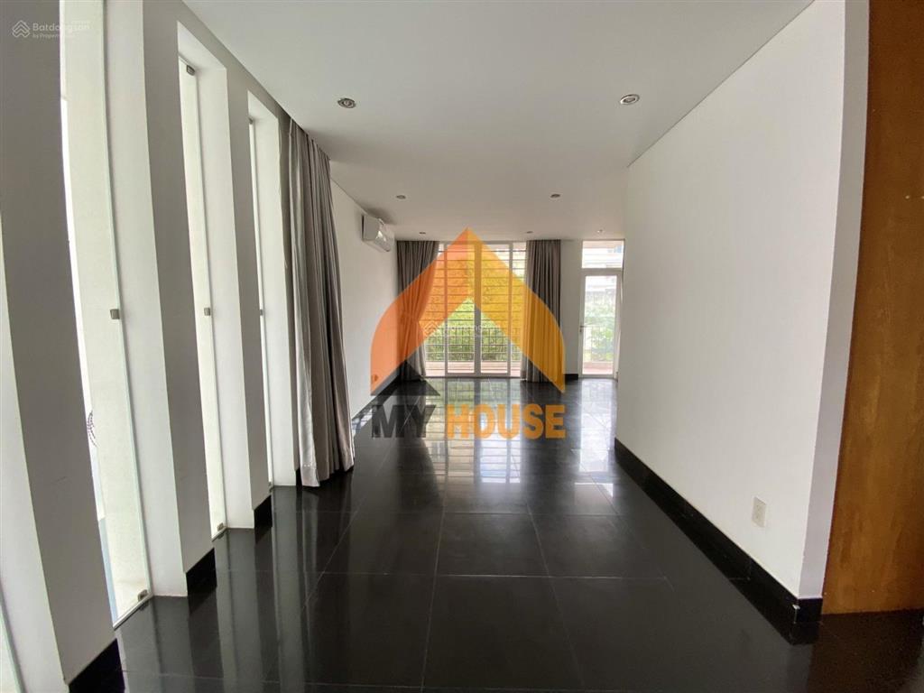 Villa 1000 điểm không có nhưng toạ lạc tt thảo điền  q2