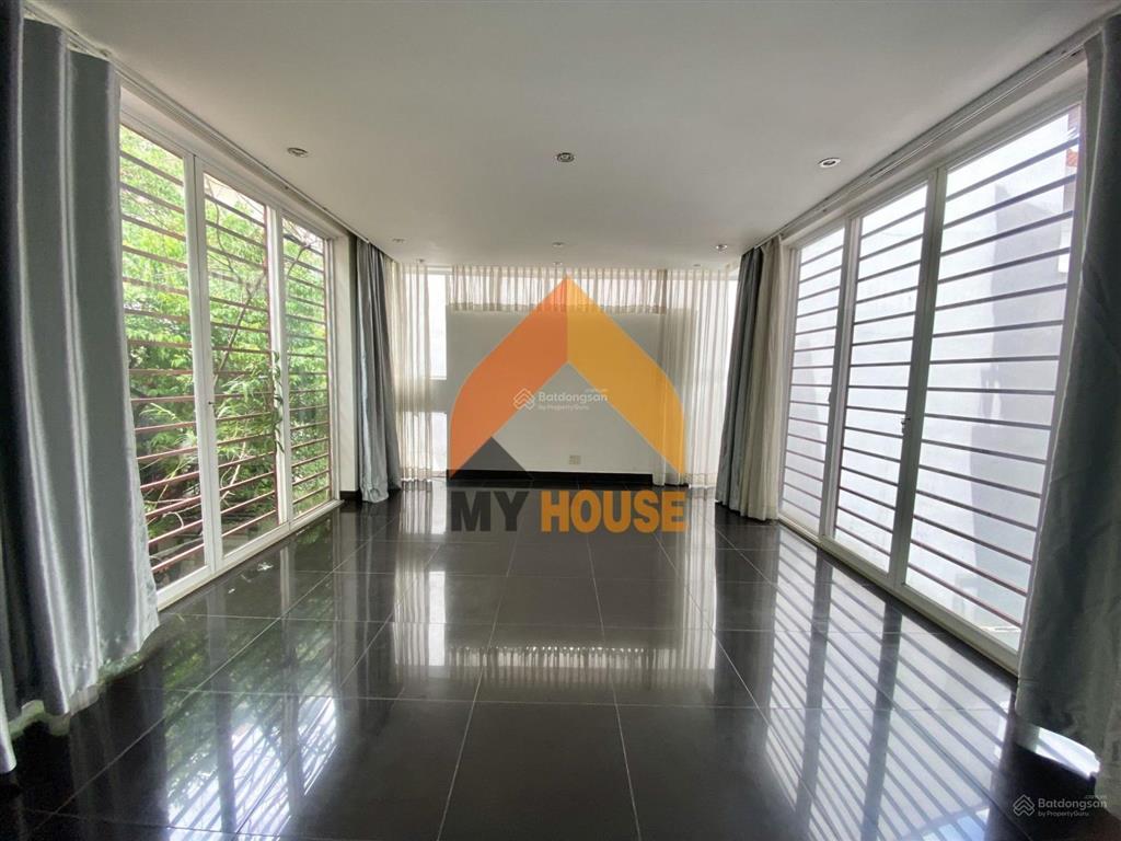 Villa 1000 điểm không có nhưng toạ lạc tt thảo điền  q2