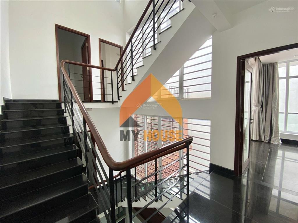 Villa 1000 điểm không có nhưng toạ lạc tt thảo điền  q2