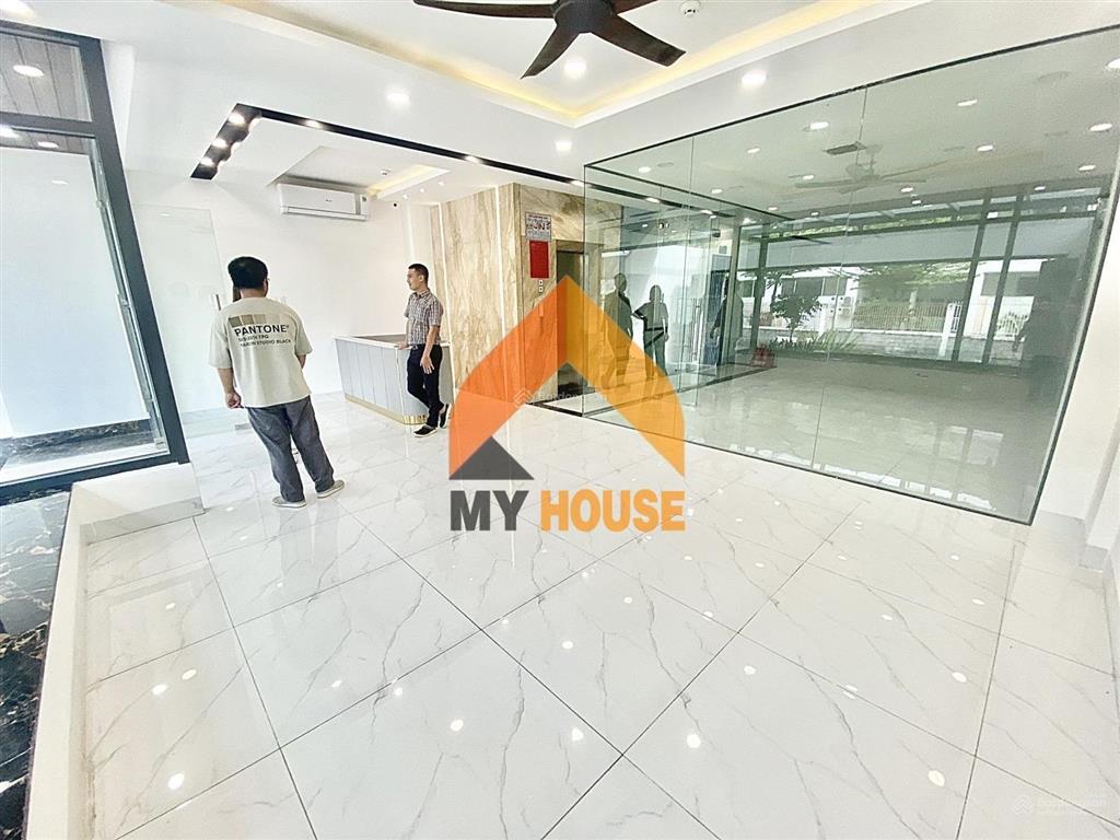 Sàn văn phòng trệt đẹp lung linh sau song hành, an phú an khánh