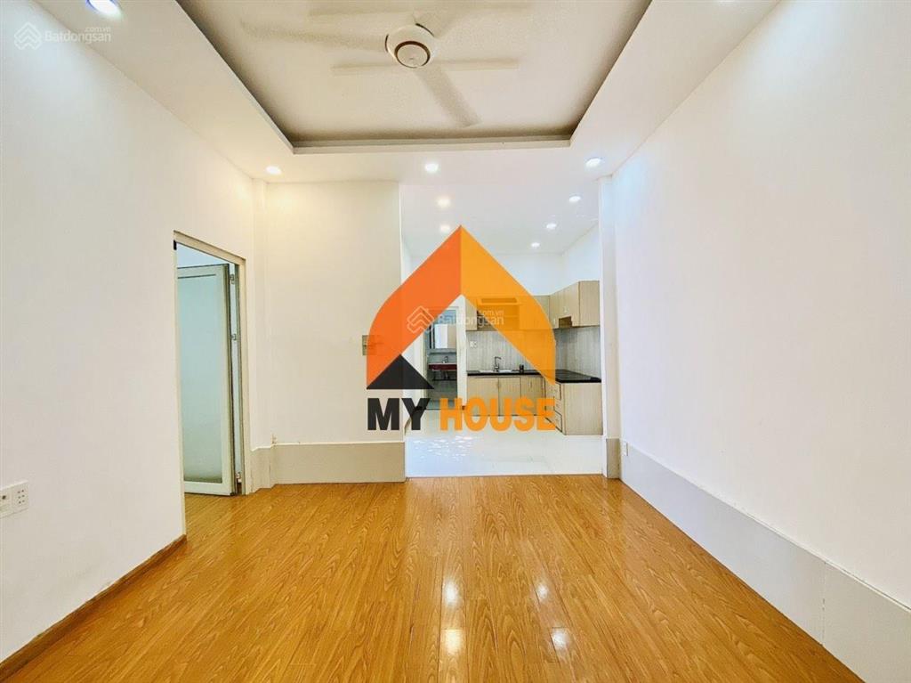 Nhà đẹp thảo điền cho thuê ngang 6m sân rộng đậu xe hơi luôn ạ