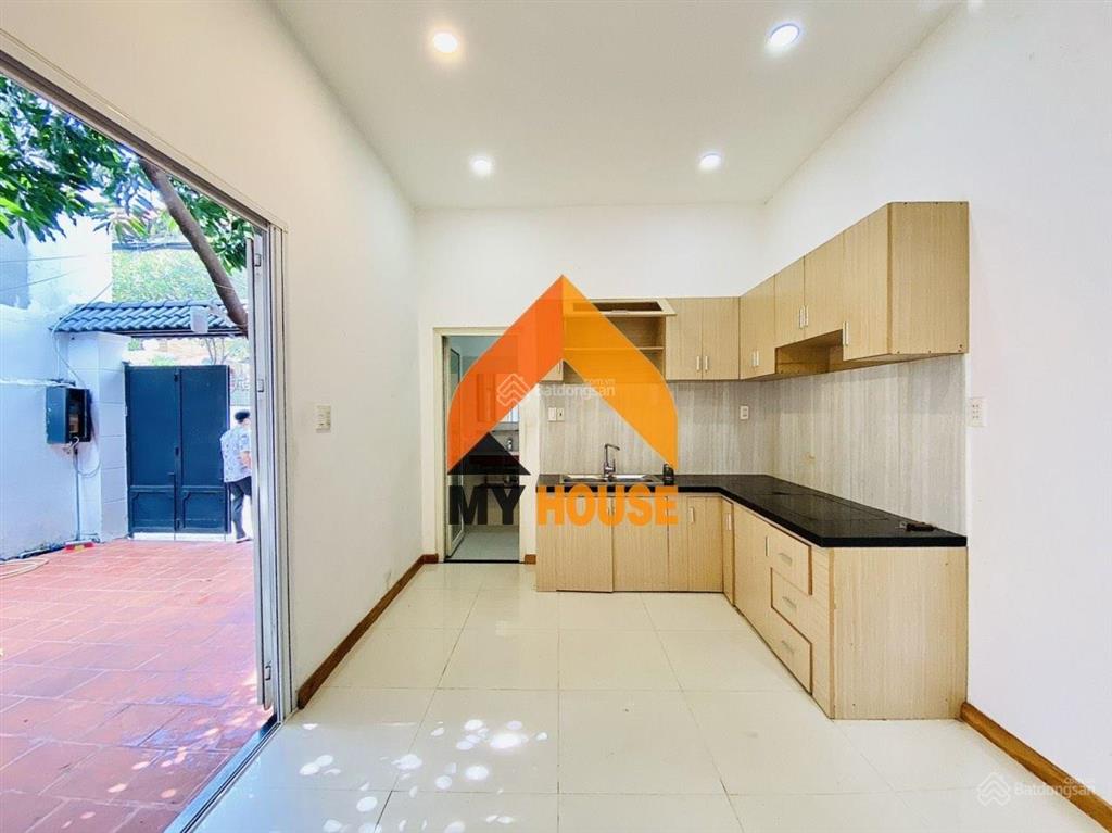 Nhà đẹp thảo điền cho thuê ngang 6m sân rộng đậu xe hơi luôn ạ