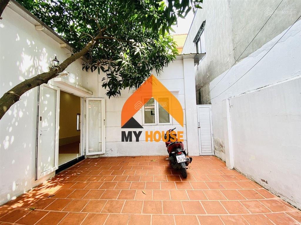 Nhà đẹp thảo điền cho thuê ngang 6m sân rộng đậu xe hơi luôn ạ