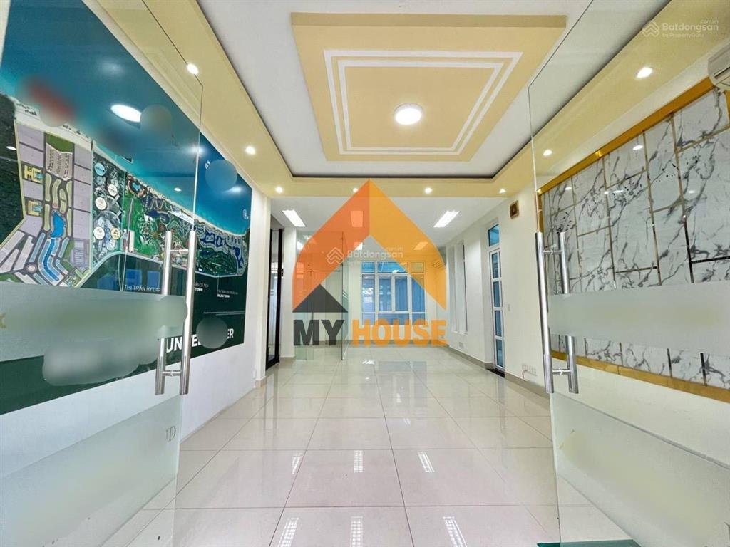 Villa có hầm ngay sau song hành 12x20m giá 45tr