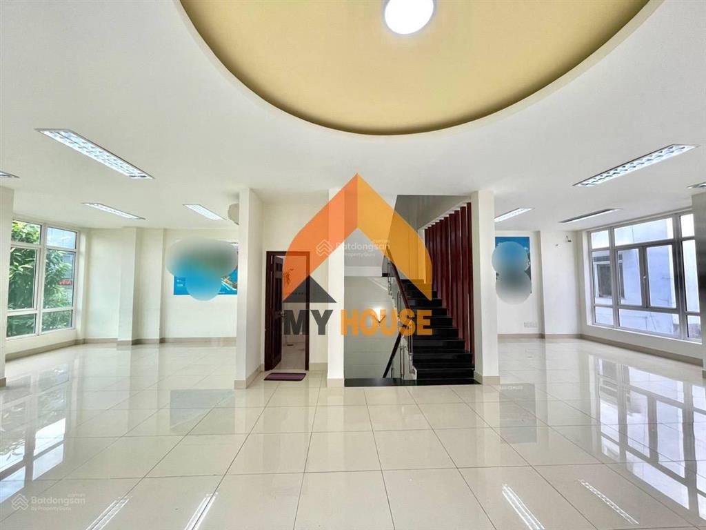 Villa có hầm ngay sau song hành 12x20m giá 45tr