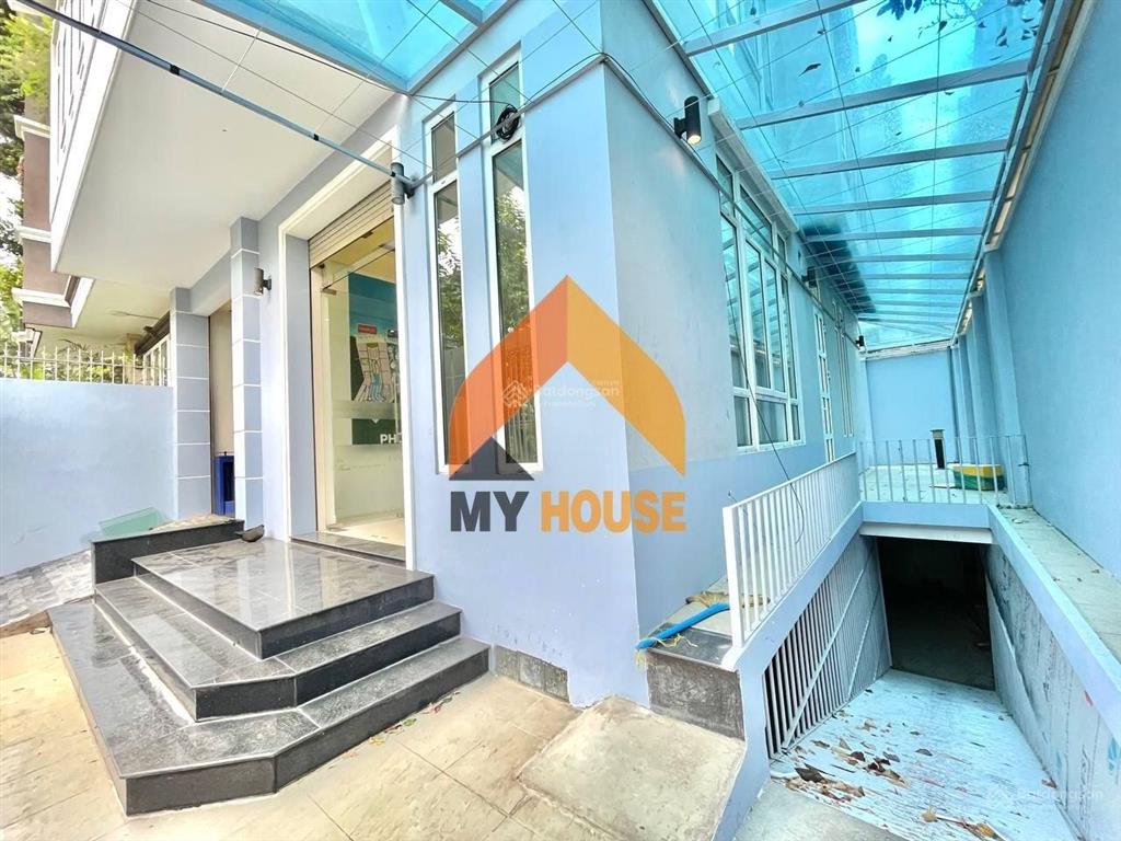 Villa có hầm ngay sau song hành 12x20m giá 45tr