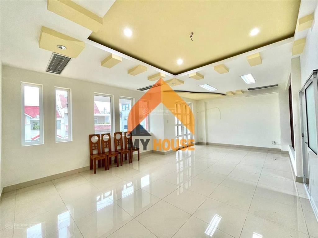 Villa có hầm ngay sau song hành 12x20m giá 45tr
