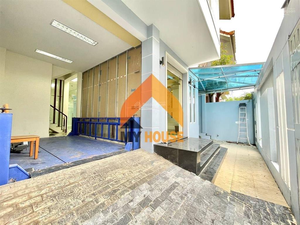 Villa có hầm ngay sau song hành 12x20m giá 45tr