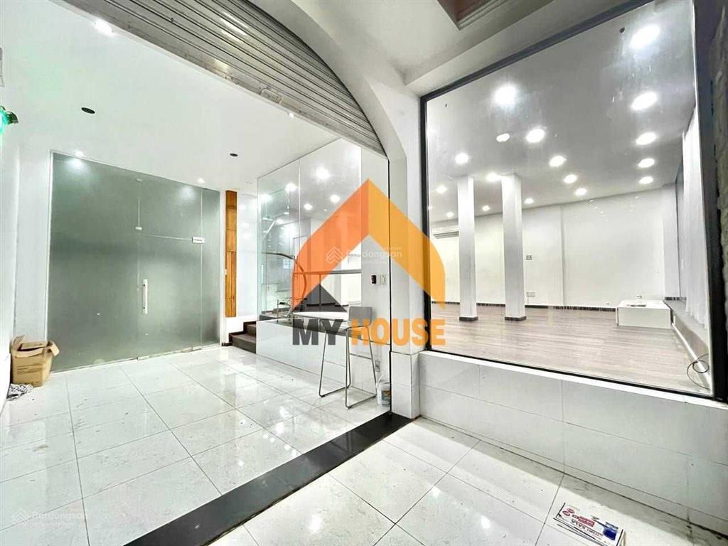 Villa thảo điền giữa mùa đông lạnh giá 330m2