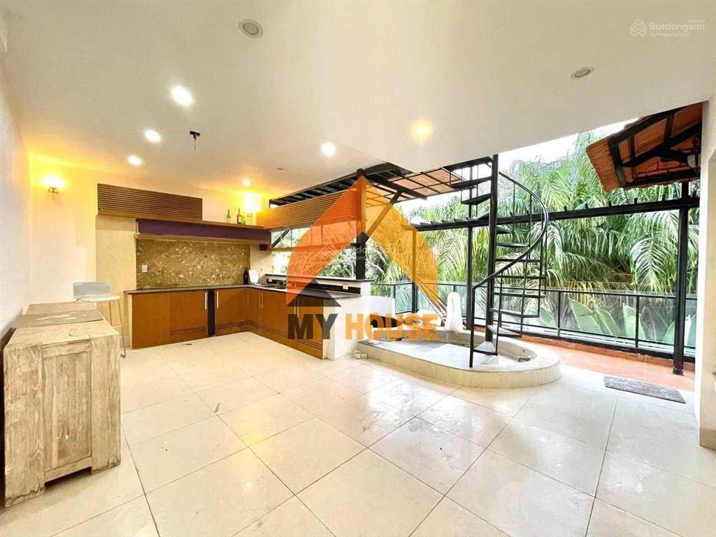 Villa thảo điền giữa mùa đông lạnh giá 330m2