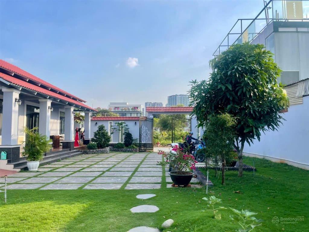 Chính chủ cần bán lô đất biệt thự có sẵn nhà ở trên đất dt 890m2 giá 110 tỷ còn tl