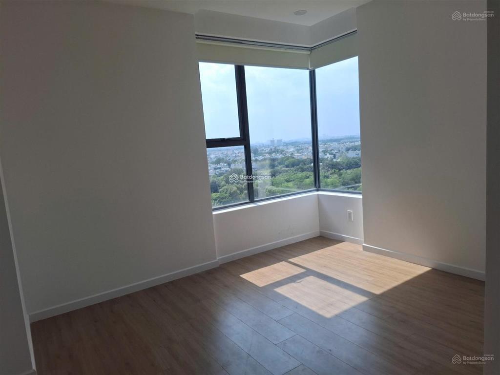 Căn hộ 3pn3wc với 100m2, giá 4,8 tỷ, tầng cao thông thoáng, sổ hồng sẵn tại
