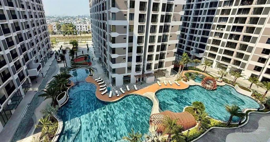 Căn hộ 3pn3wc với 100m2, giá 4,8 tỷ, tầng cao thông thoáng, sổ hồng sẵn tại