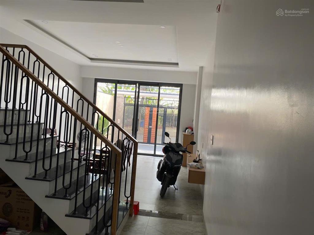 Cho thuê nhà làm văn phòng công ty 4 tầng 330m có thang máy