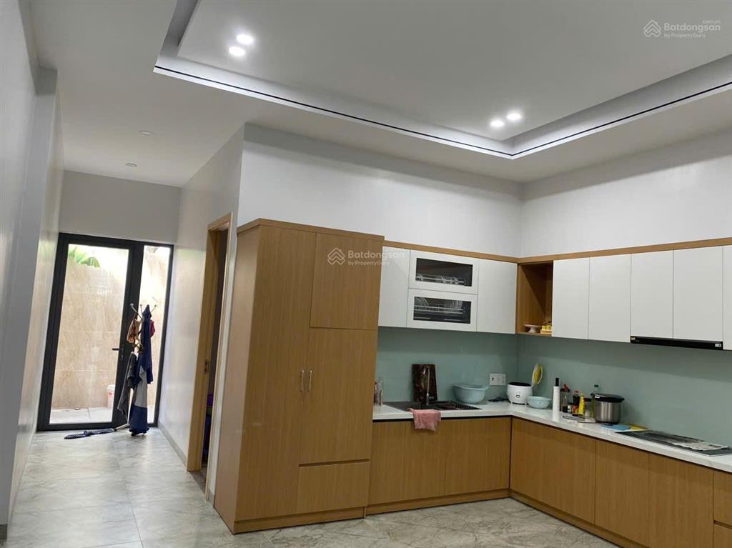 Cho thuê nhà làm văn phòng công ty 4 tầng 330m có thang máy