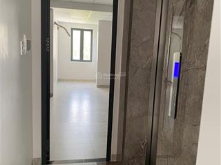 Cho thuê nhà có thang máy giá 32tr/tháng