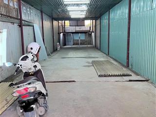 Nhà trống suất dt 140m2 mặt tiền đường lớn giá 10tr