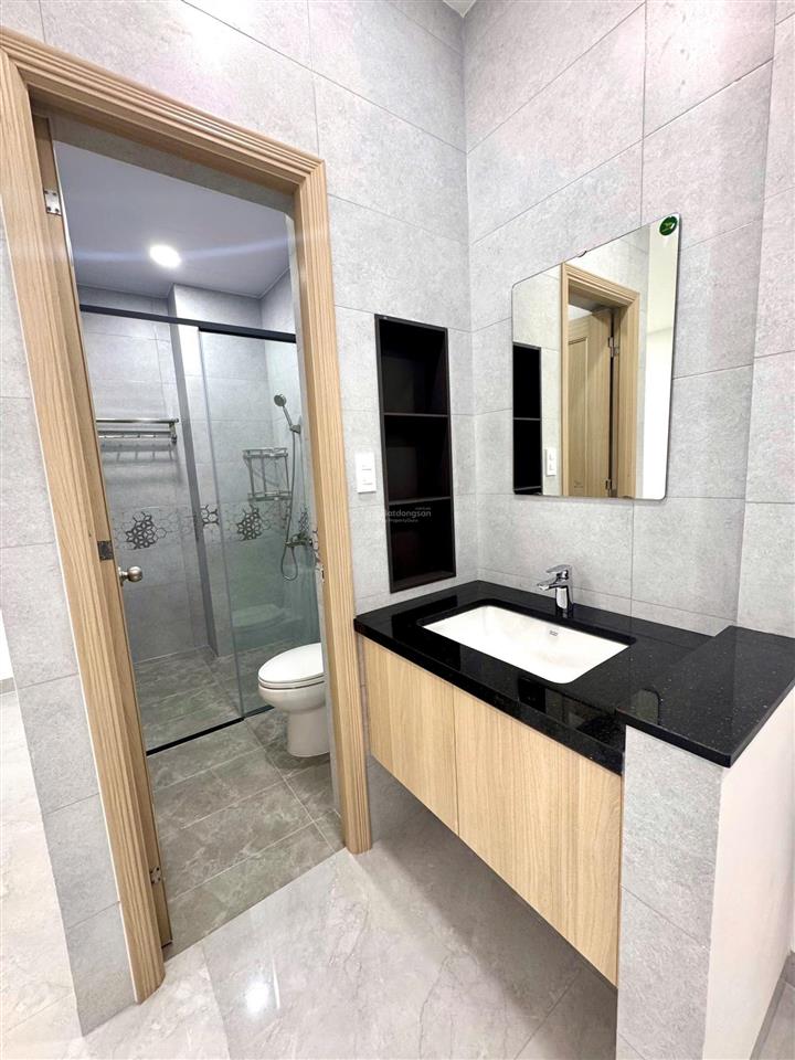 Cho thuê nhà 3 lầu, 5 phòng ngủ mới, có gara ô tô đậu trong nhà