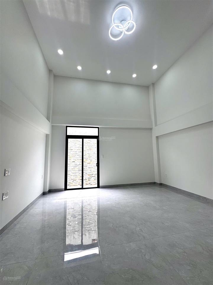Cho thuê nhà 3 lầu, 5 phòng ngủ mới, có gara ô tô đậu trong nhà