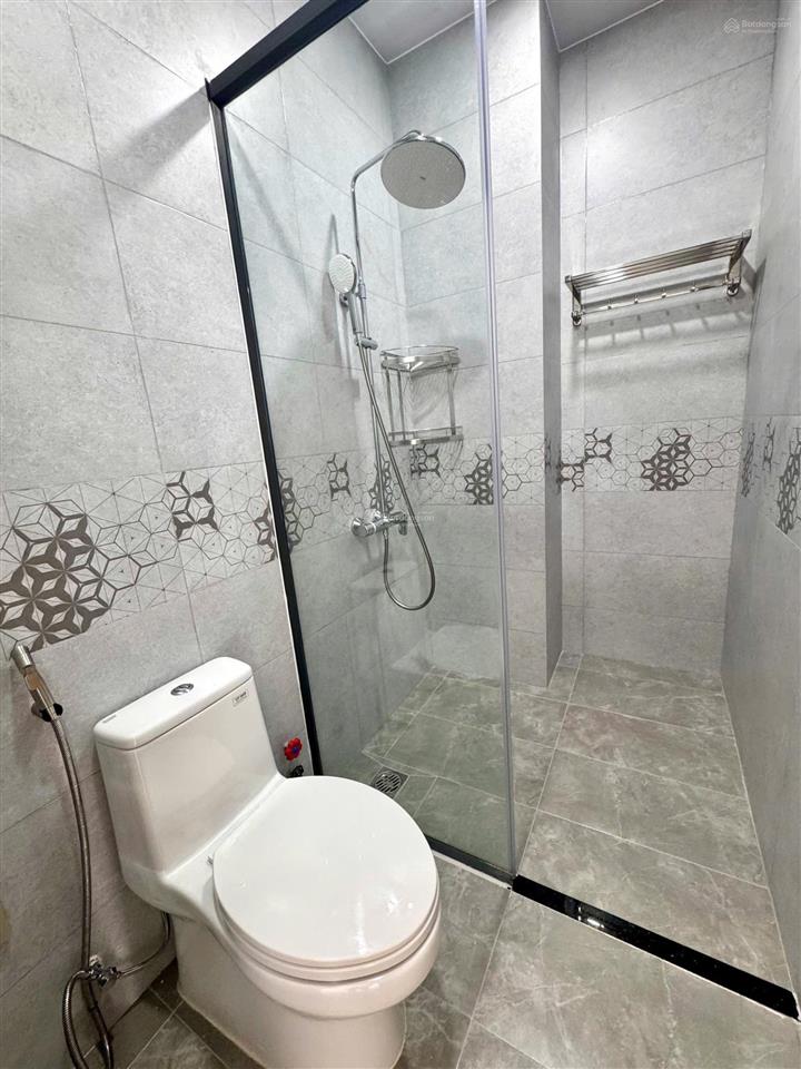 Cho thuê nhà 3 lầu, 5 phòng ngủ mới, có gara ô tô đậu trong nhà