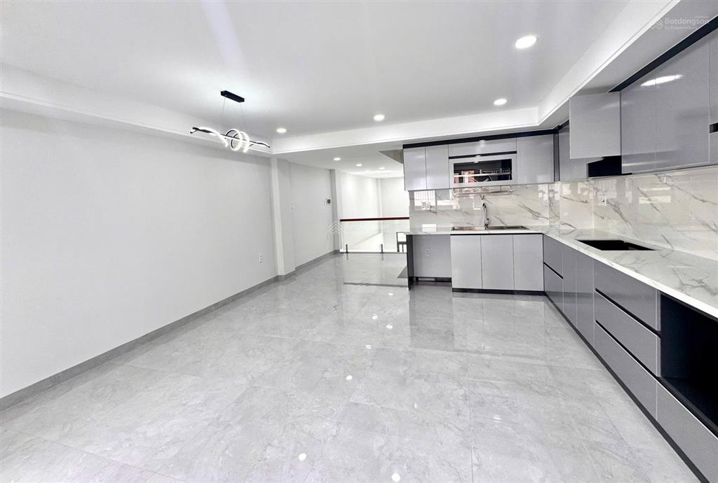 Cho thuê nhà 3 lầu, 5 phòng ngủ mới, có gara ô tô đậu trong nhà