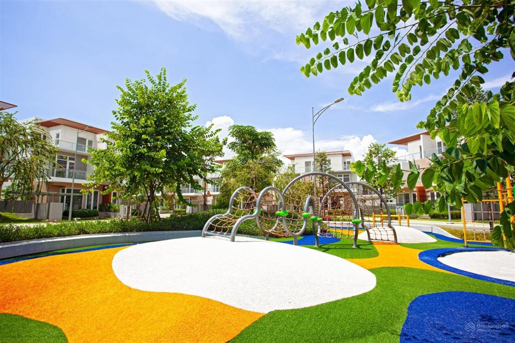 Bán shophouse tại dragon village, 8 tỷ, 105m2, 4pn, 3wc, giá cực chất