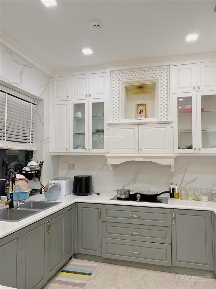 Bán 1 cặp biệt thự đơn lập villa park , ngang 34m dài 20m , 1 trệt 2 lầu , đường 20m. vỉa hè 4m