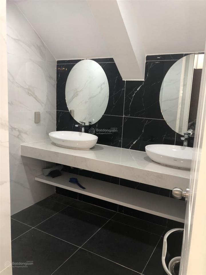 Bán 1 cặp biệt thự đơn lập villa park , ngang 34m dài 20m , 1 trệt 2 lầu , đường 20m. vỉa hè 4m