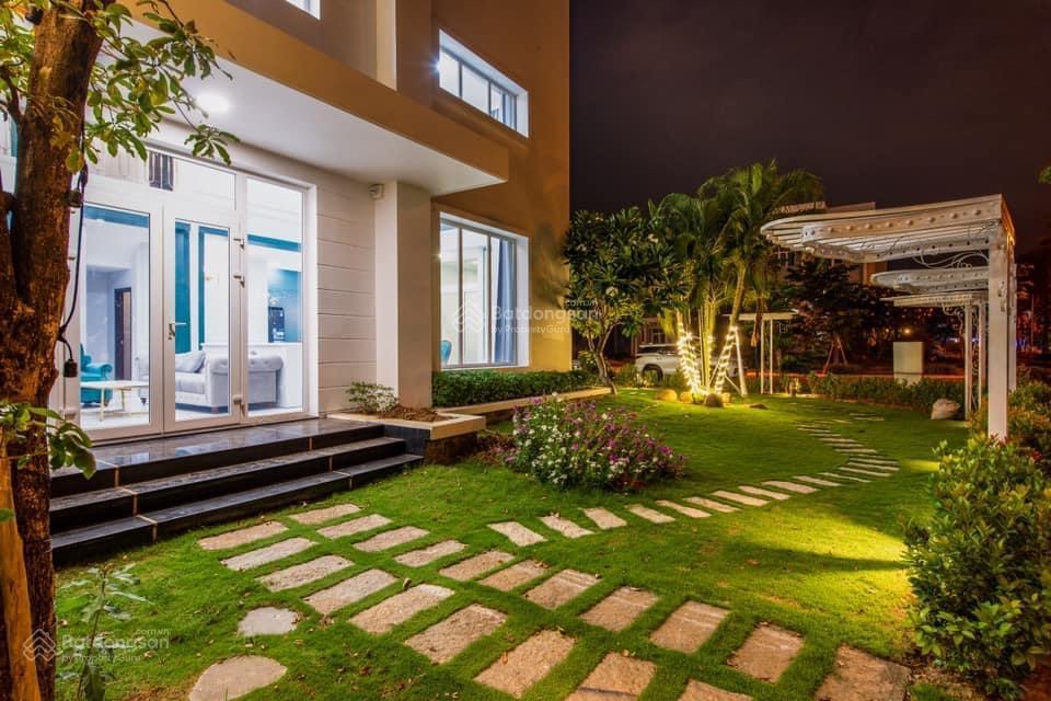 Bán 1 cặp biệt thự đơn lập villa park , ngang 34m dài 20m , 1 trệt 2 lầu , đường 20m. vỉa hè 4m
