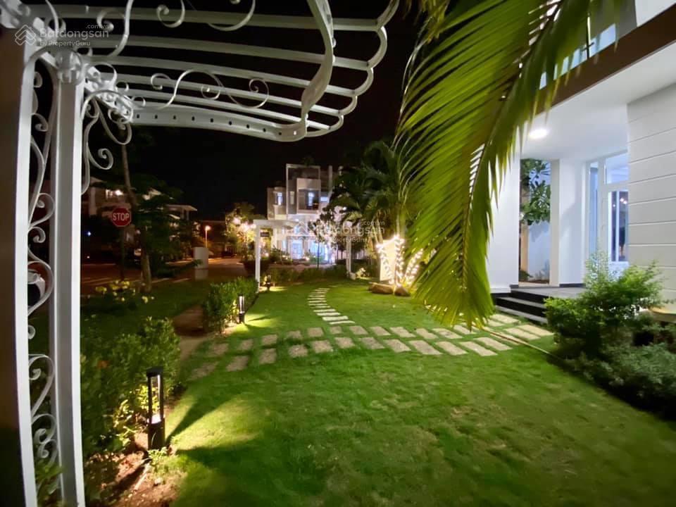 Bán 1 cặp biệt thự đơn lập villa park , ngang 34m dài 20m , 1 trệt 2 lầu , đường 20m. vỉa hè 4m