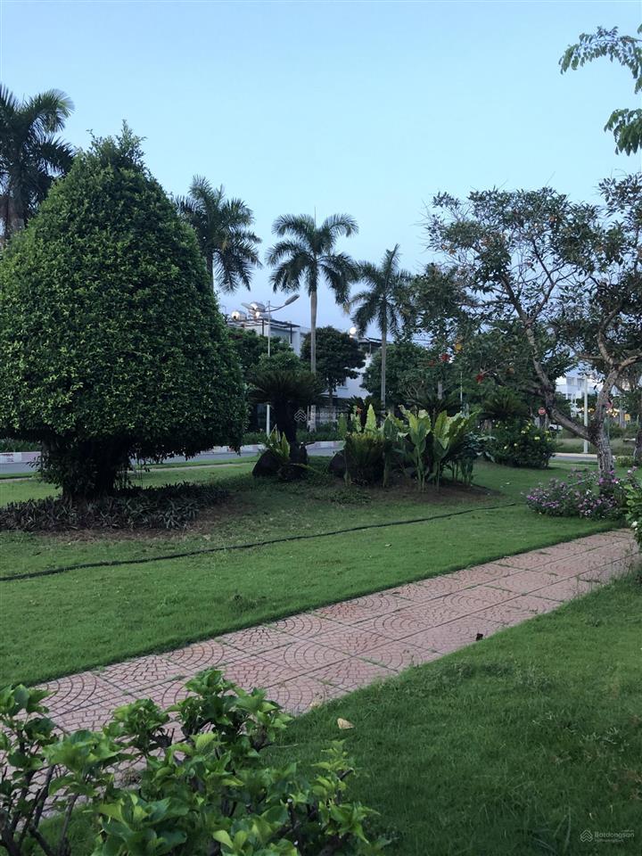 Bán 1 cặp biệt thự đơn lập villa park , ngang 34m dài 20m , 1 trệt 2 lầu , đường 20m. vỉa hè 4m