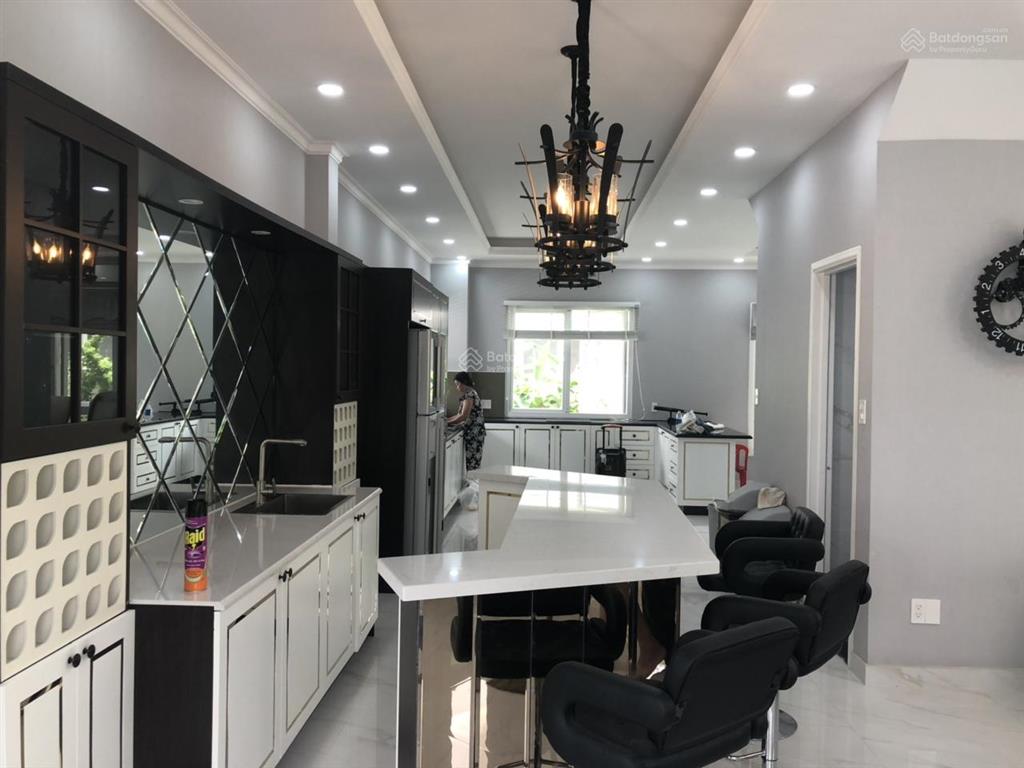 Bán 1 cặp biệt thự đơn lập villa park , ngang 34m dài 20m , 1 trệt 2 lầu , đường 20m. vỉa hè 4m