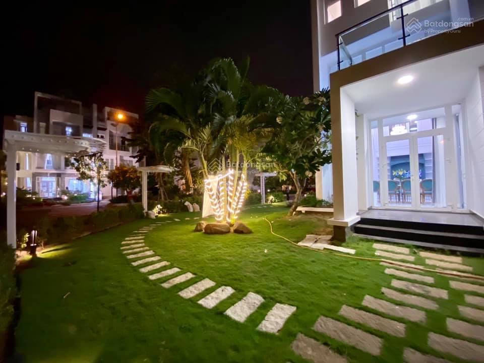 Bán 1 cặp biệt thự đơn lập villa park , ngang 34m dài 20m , 1 trệt 2 lầu , đường 20m. vỉa hè 4m