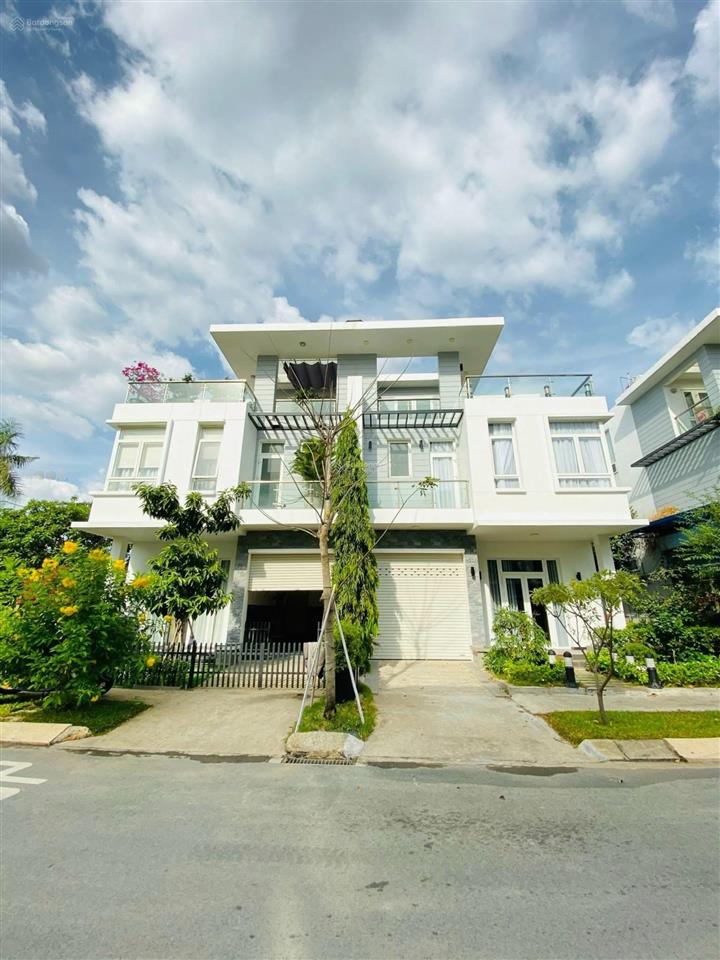 Bán 1 cặp biệt thự đơn lập villa park , ngang 34m dài 20m , 1 trệt 2 lầu , đường 20m. vỉa hè 4m
