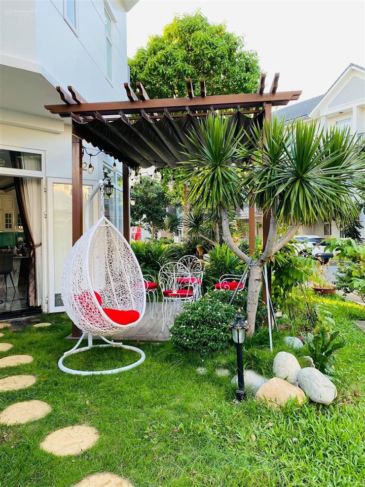 Định cư giảm 2 tỷ bán nhanh biệt thự góc 2 mặt tiền đường, full nt  khu compound ven sông