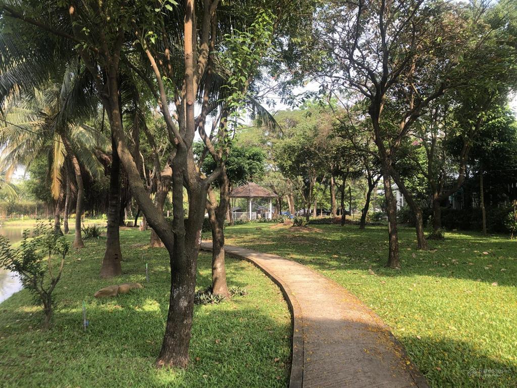 Bán 1 cặp biệt thự đơn lập park riverside 3 mặt tiền đường view sông q9, có hồ bơi riêng, thang máy