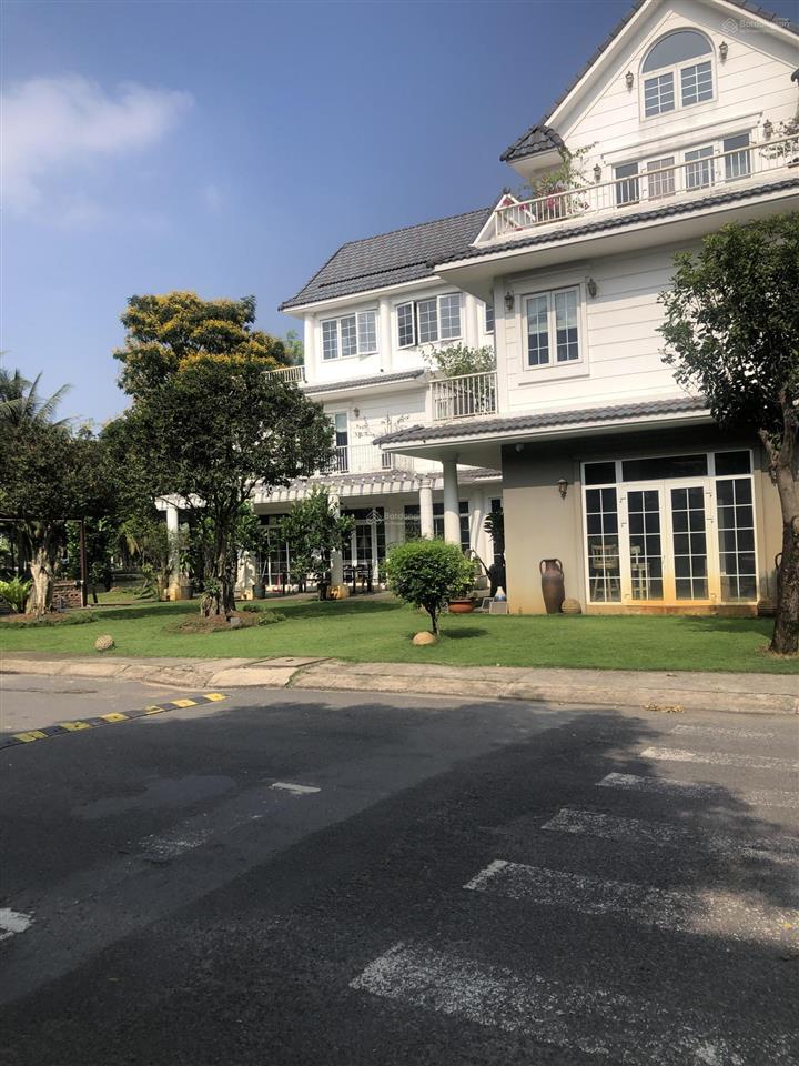 Bán 1 cặp biệt thự đơn lập park riverside 3 mặt tiền đường view sông q9, có hồ bơi riêng, thang máy
