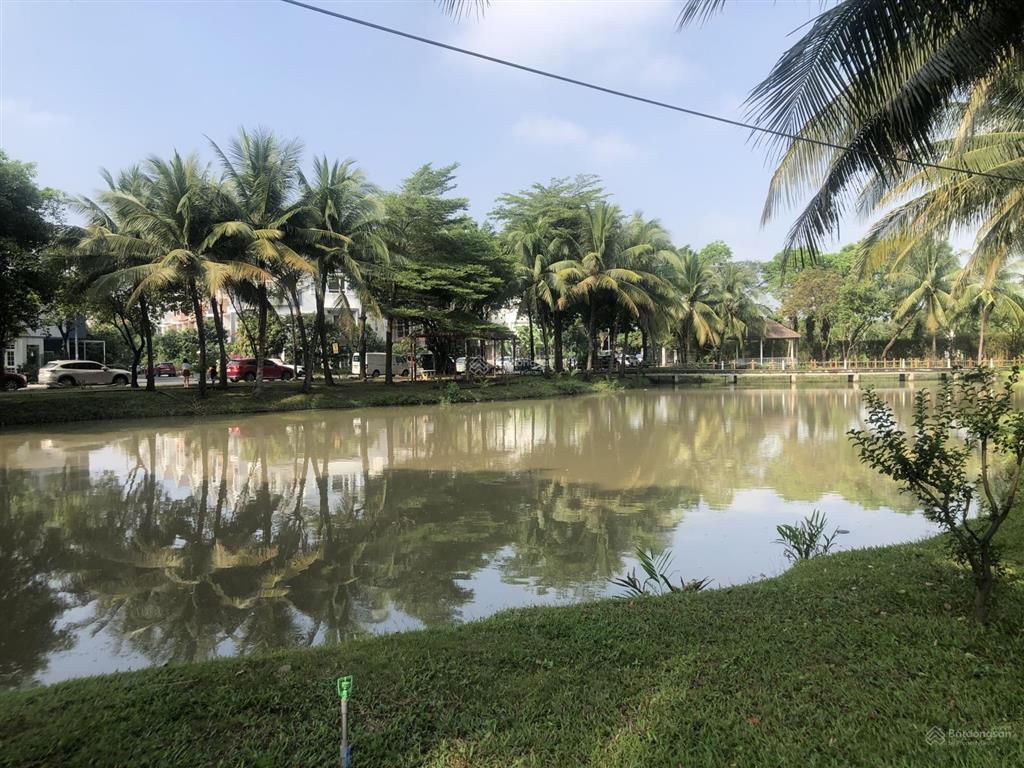 Bán 1 cặp biệt thự đơn lập park riverside 3 mặt tiền đường view sông q9, có hồ bơi riêng, thang máy