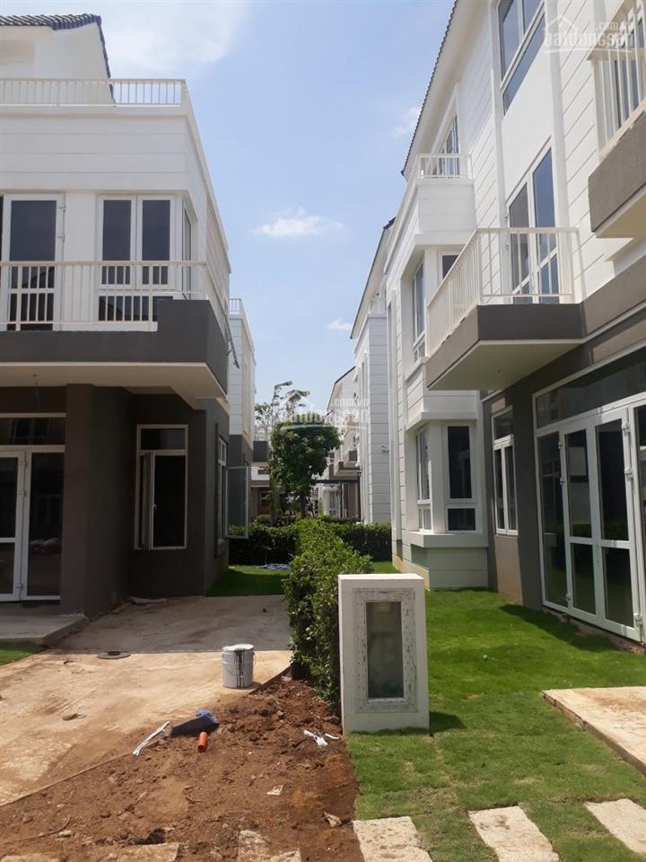 Bán 1 cặp biệt thự đơn lập park riverside 3 mặt tiền đường view sông q9, có hồ bơi riêng, thang máy