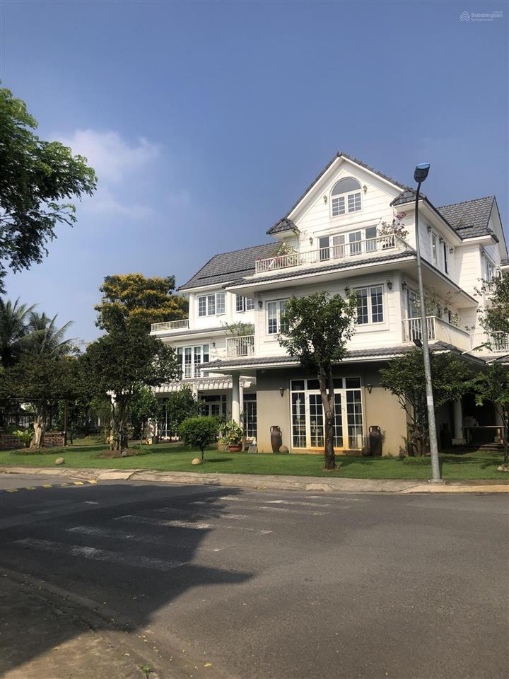 Bán 1 cặp biệt thự đơn lập park riverside 3 mặt tiền đường view sông q9, có hồ bơi riêng, thang máy