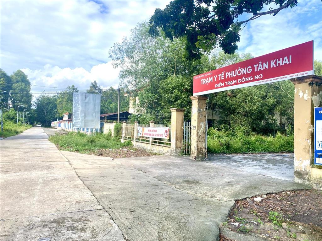 Chính chủ cần bán đất mặt tiền hẻm gần đường lớn sổ hồng rồi gần trường chợ gần khu cn đồng nơ
