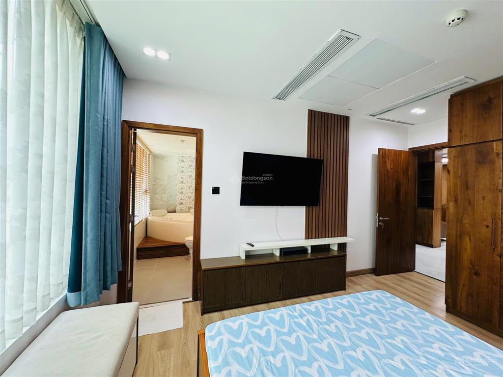 Cho thuê căn hộ view bitexco, tòa nhà leman luxury, quận 3 (cũ), chỉ 10 phút đi bộ ra cv tao dan
