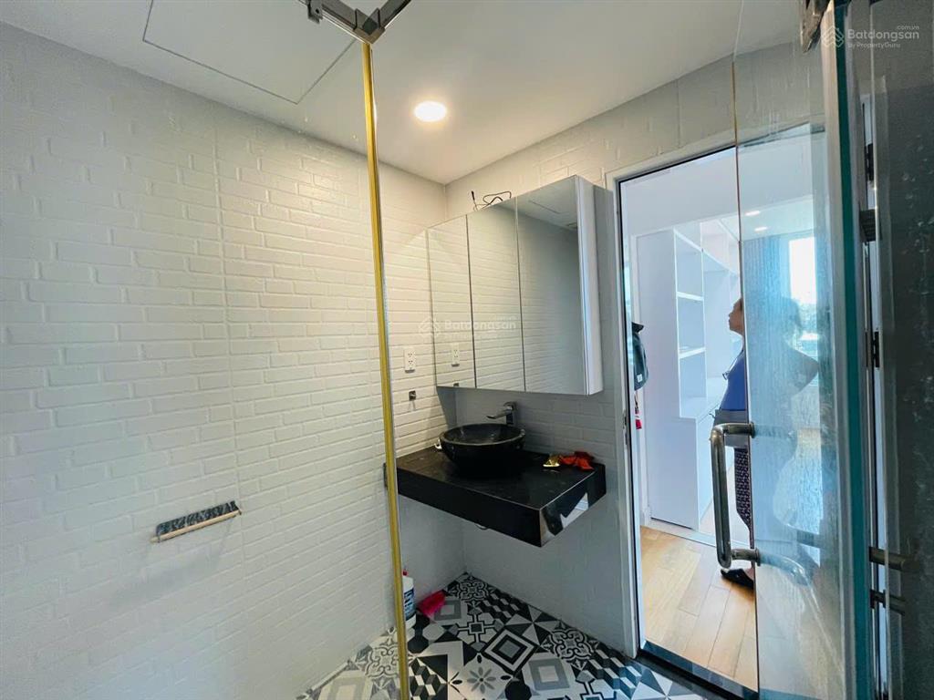 Bán căn hộ léman, quận 3( cũ), tặng 2 chỗ đậu xe 50 năm, 19.5 tỷ, 3pn, 120m², view trung tâm quận 1