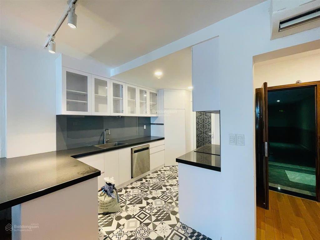 Bán căn hộ léman, quận 3( cũ), tặng 2 chỗ đậu xe 50 năm, 19.5 tỷ, 3pn, 120m², view trung tâm quận 1