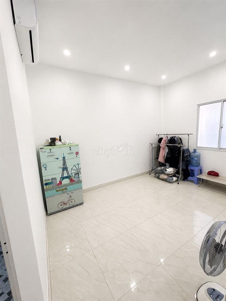 Cho thuê phòng 22m2 ngay Công viên Lê Thị Riêng
